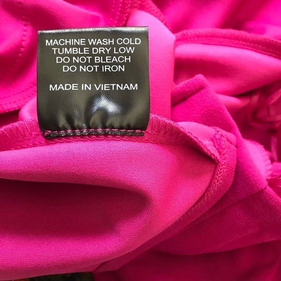 Shorts Romper Hot Pink Raspberry Fuchsia crisscross back & pockets Women’s Sz M - Picture 10 of 10